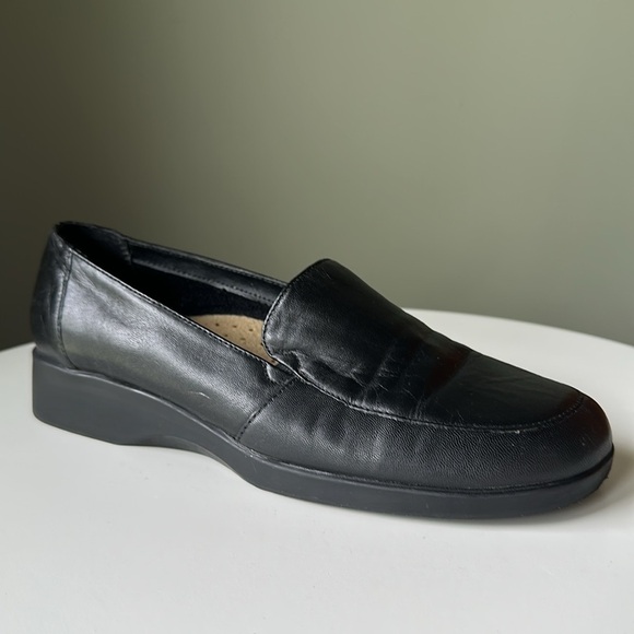 Cobbie Cuddlers Leather SlipOn Cushioned Comfort Loafer Flat Women's 7.5 WIDE - Picture 1 of 16